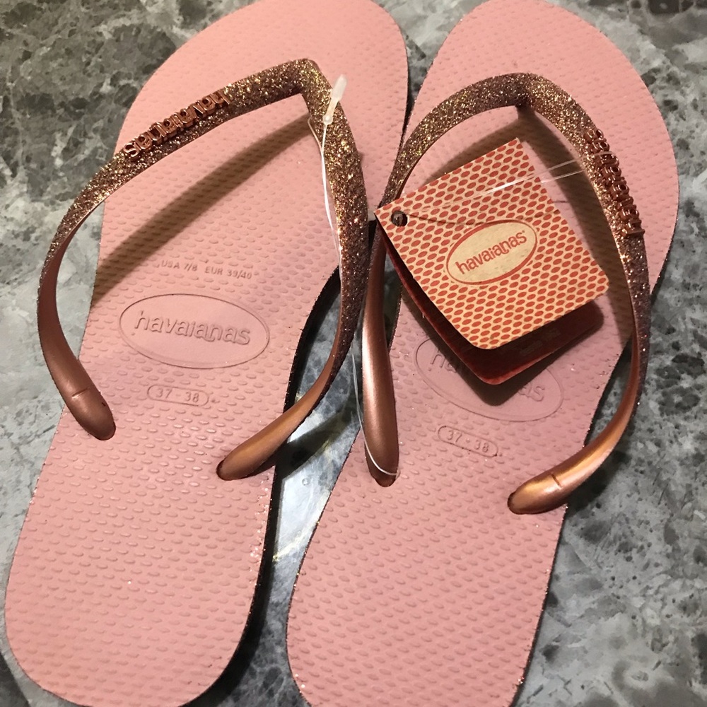 Havaianas rose colored flip flops size 7/8